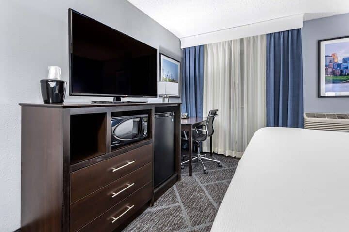 Room 8 of 25