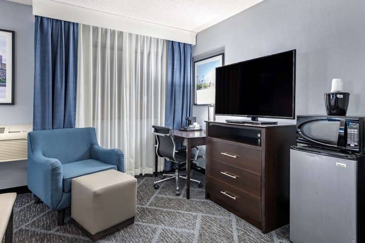 Room 6 of 25