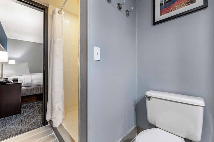 Room 18 of 25