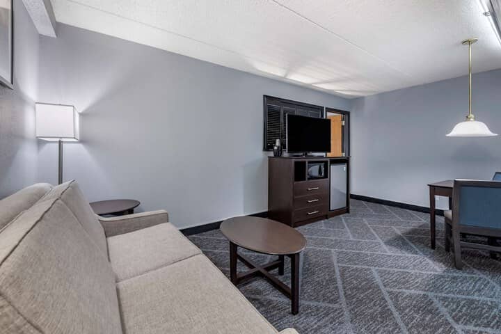 Room 12 of 25