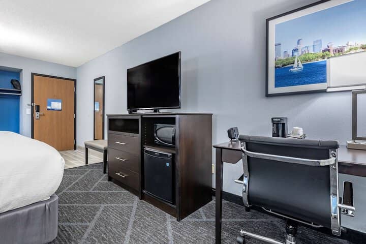 Room 9 of 25