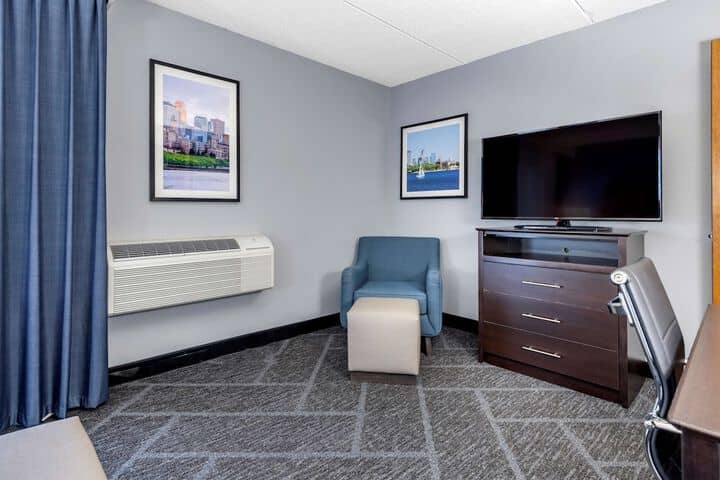 Room 11 of 25